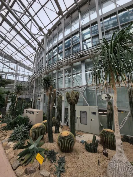 Four seasons exhibition greenhouse