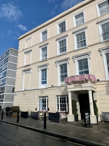 Smart Hyde Park Inn