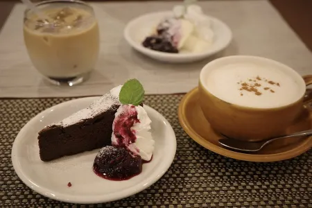 kawara CAFE&DINING KITTE博多店