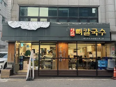 Pyeongi Dambaek Bone Kalguksu