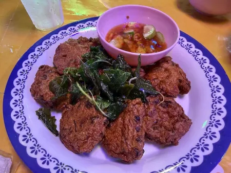 Jay Kob Tom Yum Kung Bang Lamphu