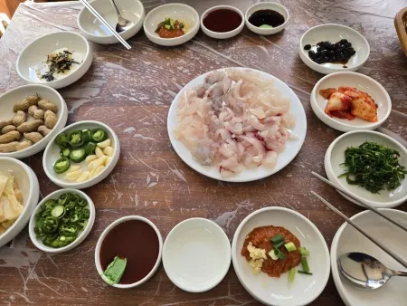 固城生魚片店