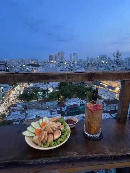 Thương Rooftop