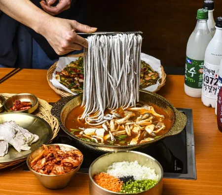 Gijangok Shabu Kalguksu Suwon Main Branch