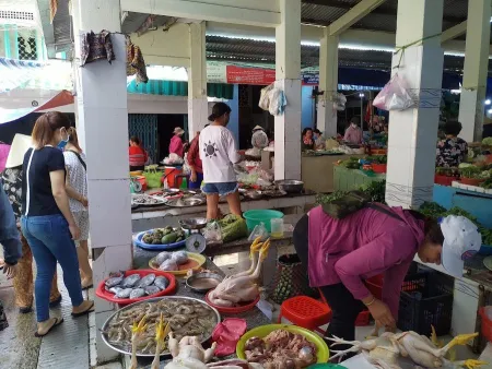 Thanh Binh Market