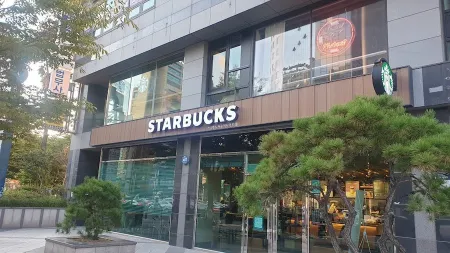 Starbucks Isu Station
