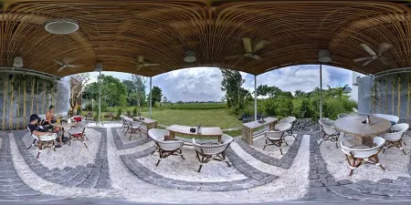 Monsieur Spoon - Petitenget Bali