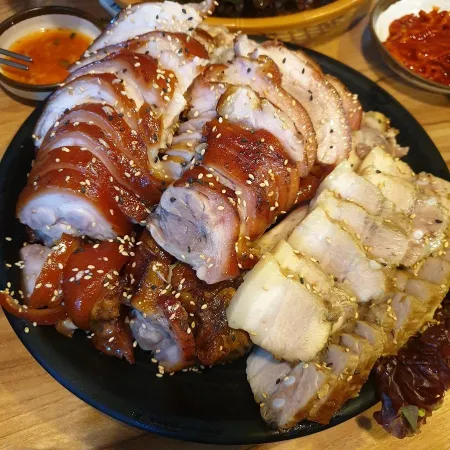 돼순이네 왕족발 영등포구청역 3호점