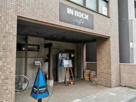 イン・ロック・カフェ