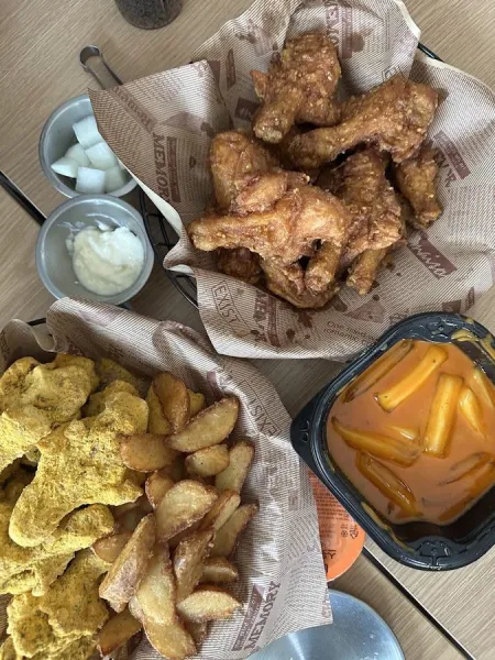 BHC Chicken Geumnyeonsan Station Branch
