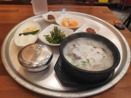Ilpum Dwaeji Gukbap Songhyeon Branch