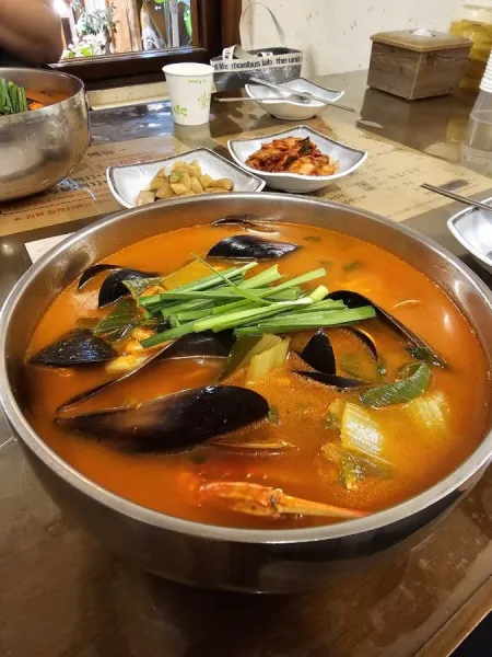 Sinchon Eolkeuni Kalguksu Daeryu Branch