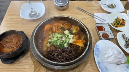 Yongduam's Village (seafood stew)