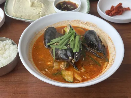 Kim Woojeong Chodang Jjamppong Sundubu