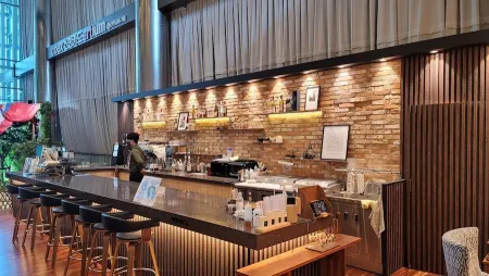The Lounge Cafe Philos