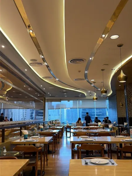 Laemcharoen Seafood EmQuartier