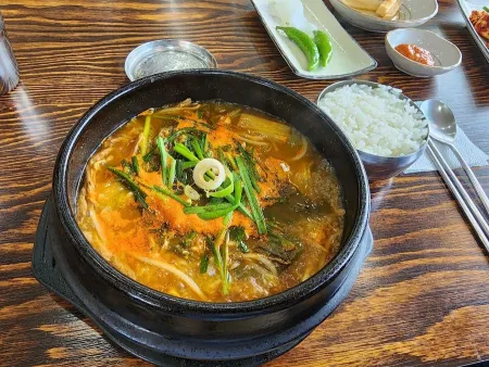 Hee Seok-Lee Hangover Soup