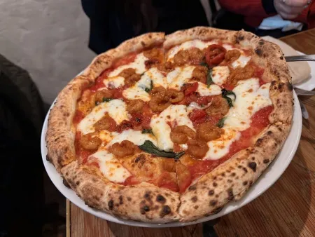 Blacksmith's Woodfire Pizza (Daejangjangi Hwadeok Pizza)