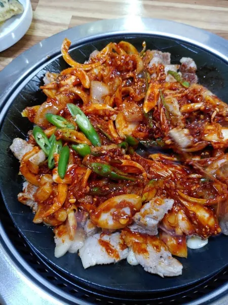 Cheonnyeon Son Kalguksu & Samgyeopsal