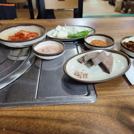 Yuseong Halmae Gamasot Sundae Seonsa Branch