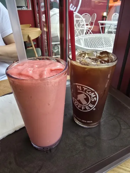 Tom N Toms Coffee
