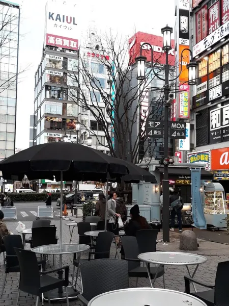 MO-MO-PARADISE 新宿3丁目店
