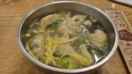 Myeongdong Kalguksu