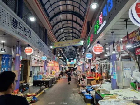 Nammok Traditional Market