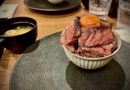 Wagyu Steak Hamburger & Ramen Shinjuku Restaurant 新宿 和牛 拉面 餐厅