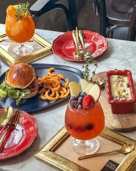 Trok khrut cafe :ตรอกครุฑ คาเฟ่