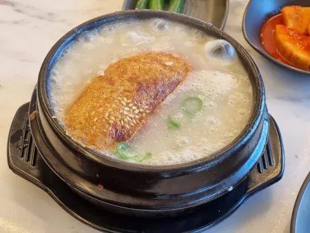 Lee Woo-cheol Hanbang Nurungji Samgyetang Daeyeon Branch