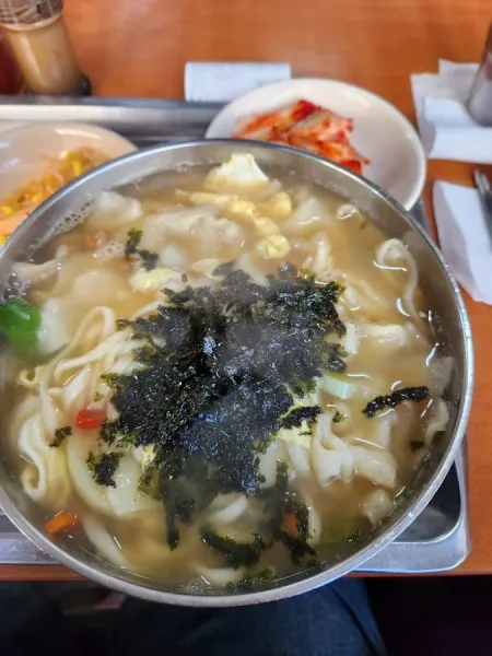 孔陵洞元祖鯷魚麵