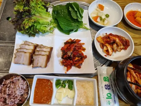 Myeongdong Kalguksu