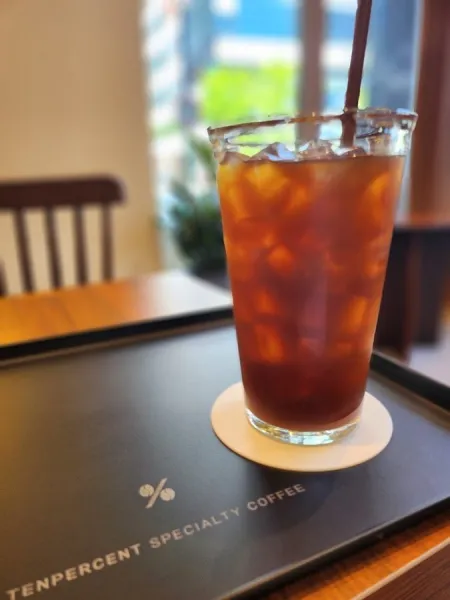 Ten Percent Coffee Jingu Health Center Branch