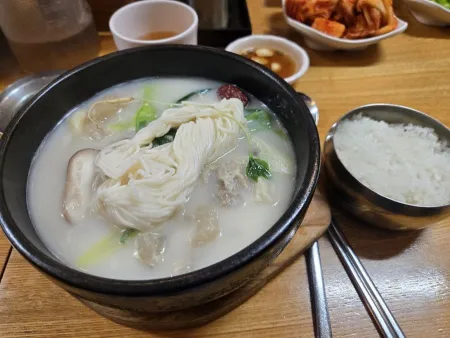Hanchon Seolleongtang Seongsu Ttukdo Branch
