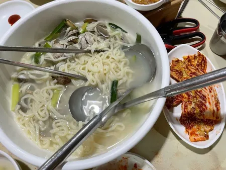 Omokdol Bajirak Son Kalguksu