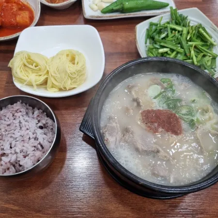 Gyeongju Dwaeji Gukbap