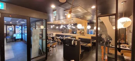Pho Mein, Seolleung Station