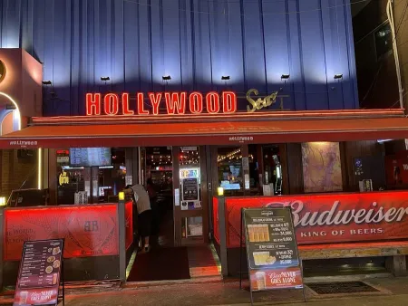 HOLLYWOOD Star