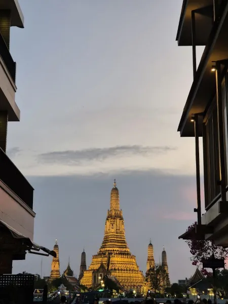 Wat Arun Viewing Point