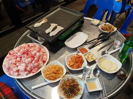 Uri Dongne Daepae Samgyeop