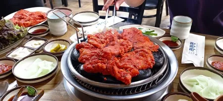 Joyakdol Sutbul Dakgalbi