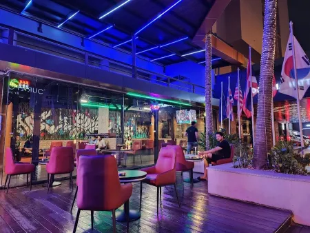 The Bronx Bar&Cafe
