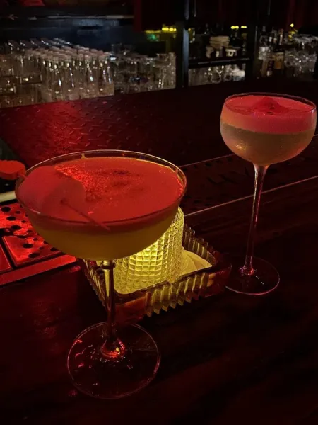 HYBRA Ultra Lounge
