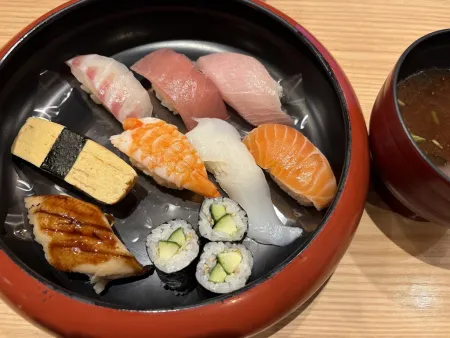 Kaitenzushi Ganko Eki Marche Osaka