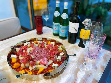 Le Faubourg, Bistro & Café