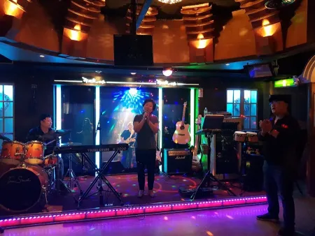 Live 7080