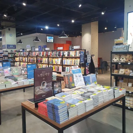 YES24 Used Bookstore Mokdong Branch