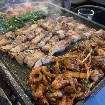 Yeonnam-dong Buchu Gin Dwaeji