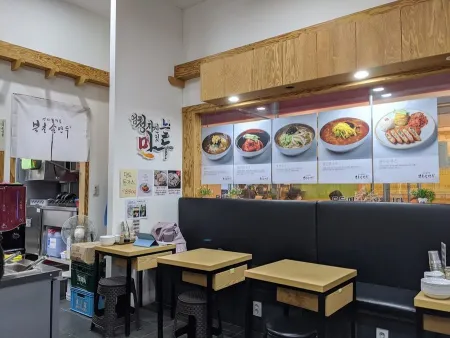 Bukchon Son Mandu Cheonan Sinbuldang Branch